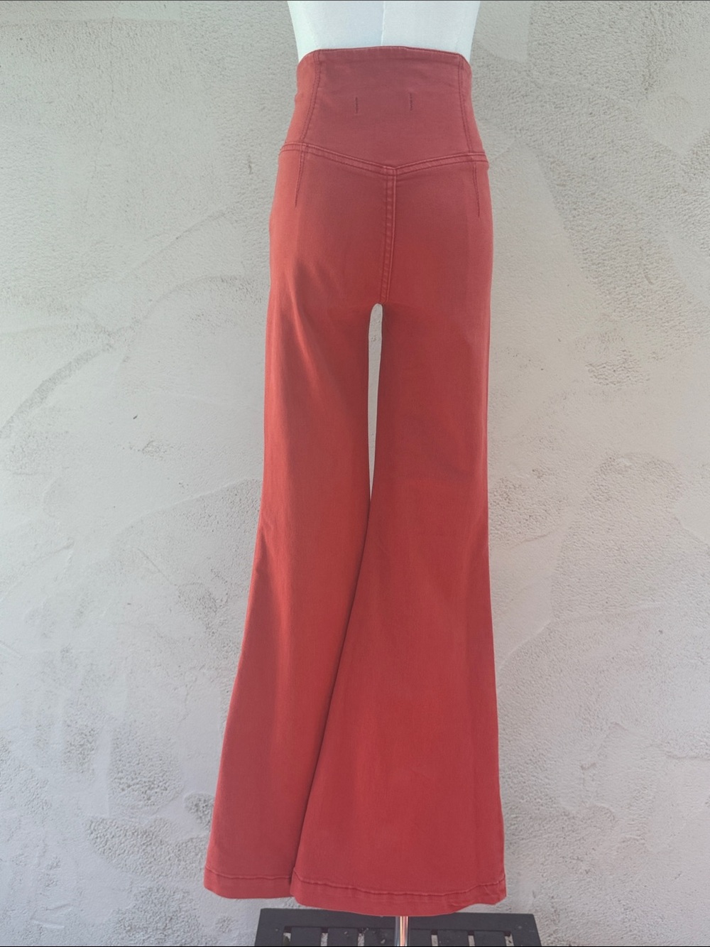 Free People We The Free Pull-On Flare Jeans Coral Red Orange Size 24 - Picture 2 of 14